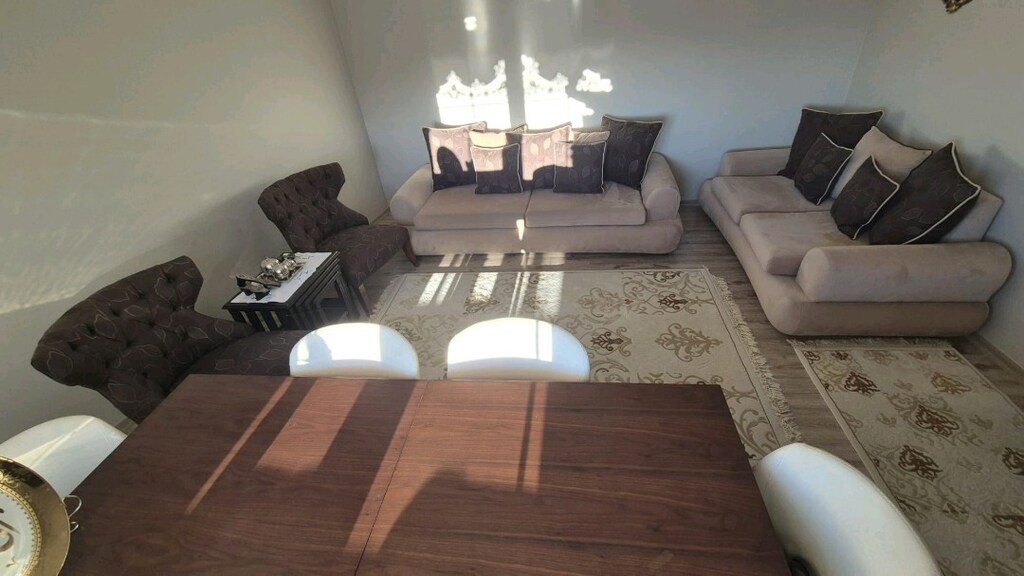 Titiz ve temiz kullanılmış yeni gibi 3+2+1+1 ve masa sandalye takımı - 12