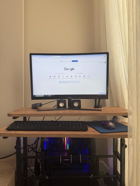 MASAÜSTÜ PC MASASI SEYYAR / Yükselip alçalan