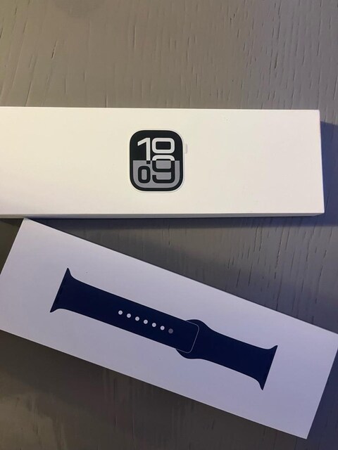 Apple Watch Series 10 (GPS) 46 mm Siyah -6 Adet Kordon Hediyeli
