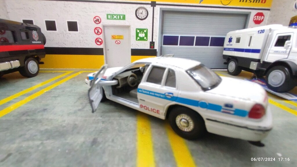 Ford Victoria polis arabası modeli metal diecast oyuncak araba - 6