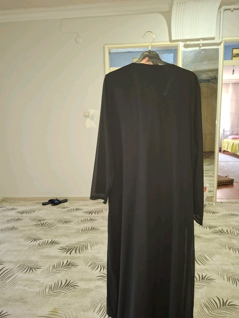 Şıklığın Simgesi: Siyah Taşlı Uzun Tesettür Elbise etiketli - 3