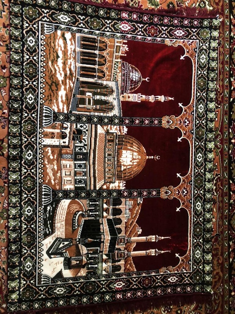 Duvar halısı yenidir. Tarihi halıdır özenle saklandı - 2