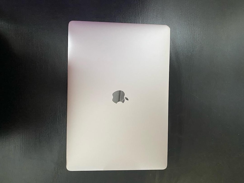 Apple MacBook Pro 15” (2017) | Touch Bar | i7 | 16 GB RAM - 3