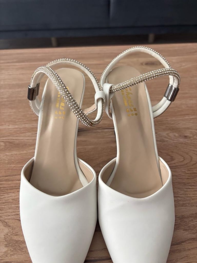Beyaz taş bantlı stiletto - 4