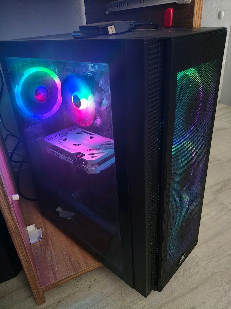 rtx 4060 AMD 5600g 16 ram 500 ssd