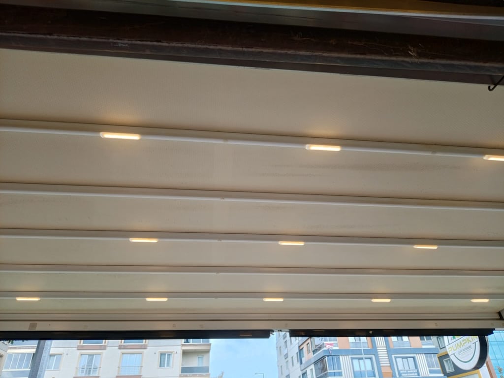 2.EL YENİ GİBİ IŞIKLI HAREKETLİ HAREKETLİ KUMANDALI PERGOLA