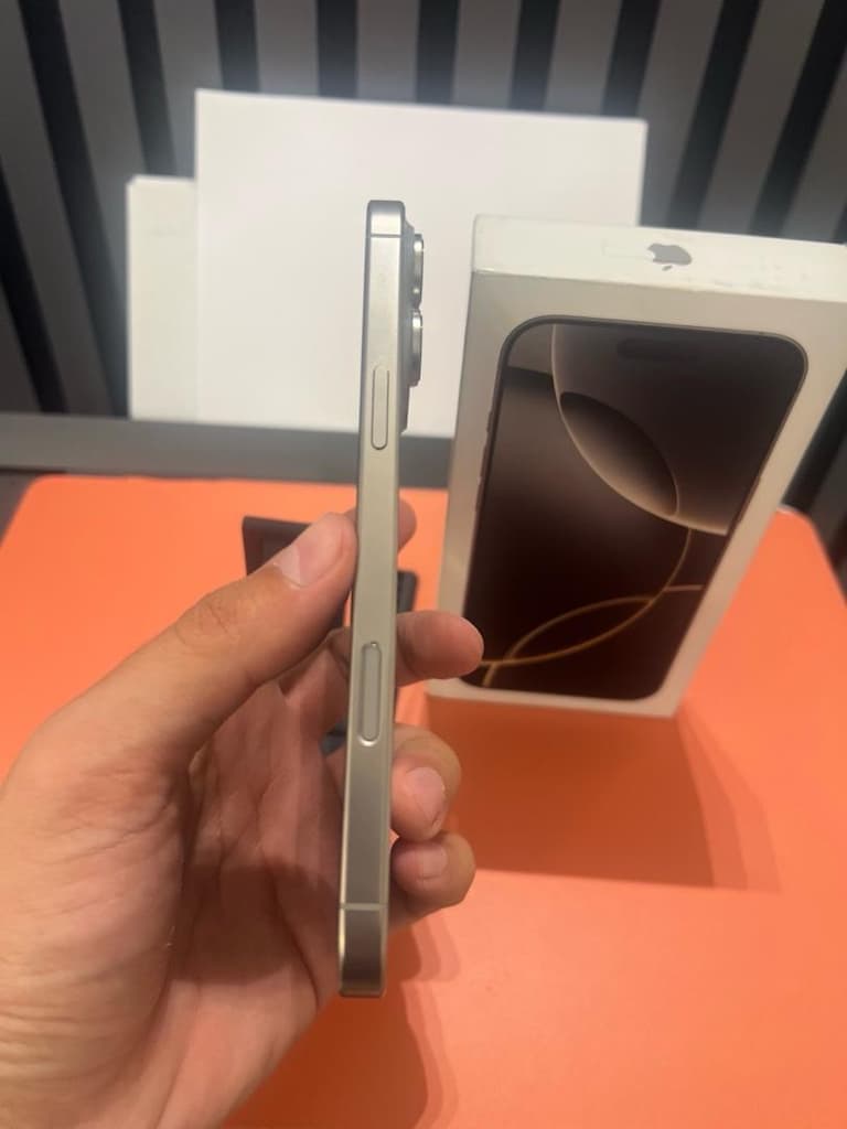 İphone 16 Pro Max Natural Titanium 256GB - 3