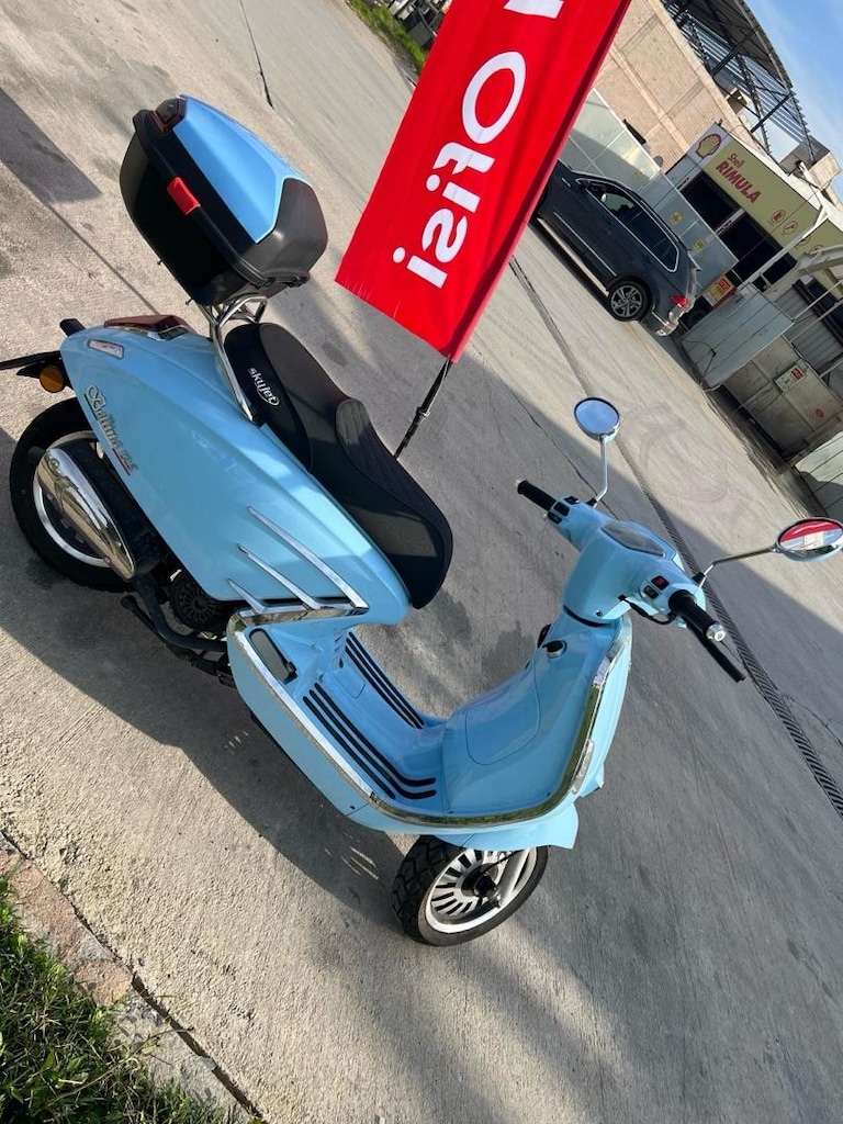 2000 Kilometre Bellina 125 cc Scooter - 3