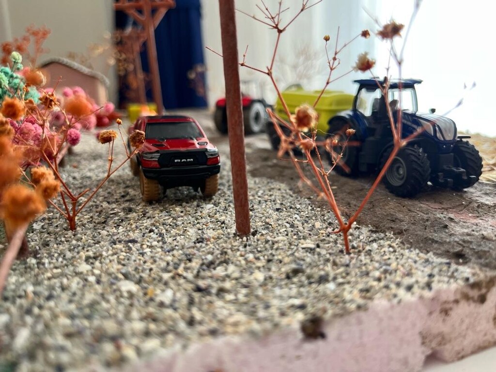 1:64 ölçek araçlarla birlikte köy dioraması - 8
