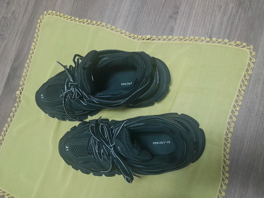 BALENCIAGA - 4