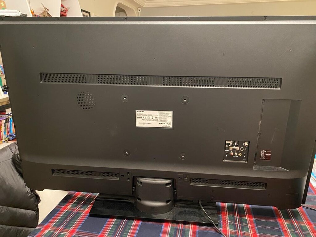 Toshiba LCD Colour TV 49V5863DAT - 5