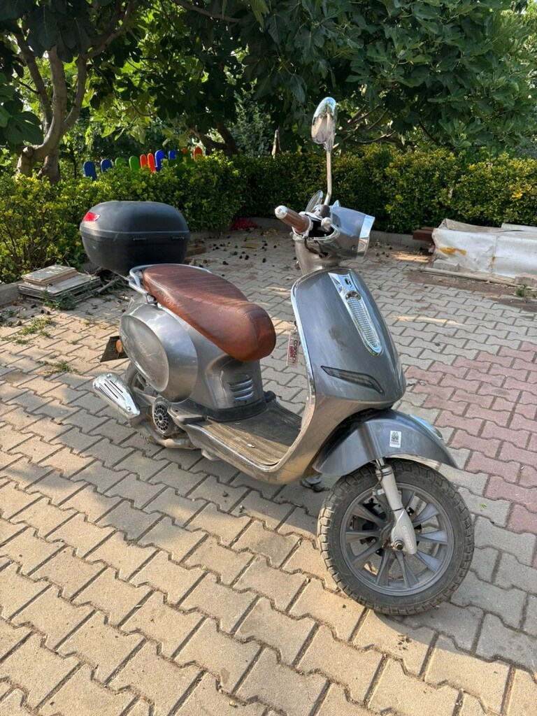 revolt rs6 125 cc scooter - 7