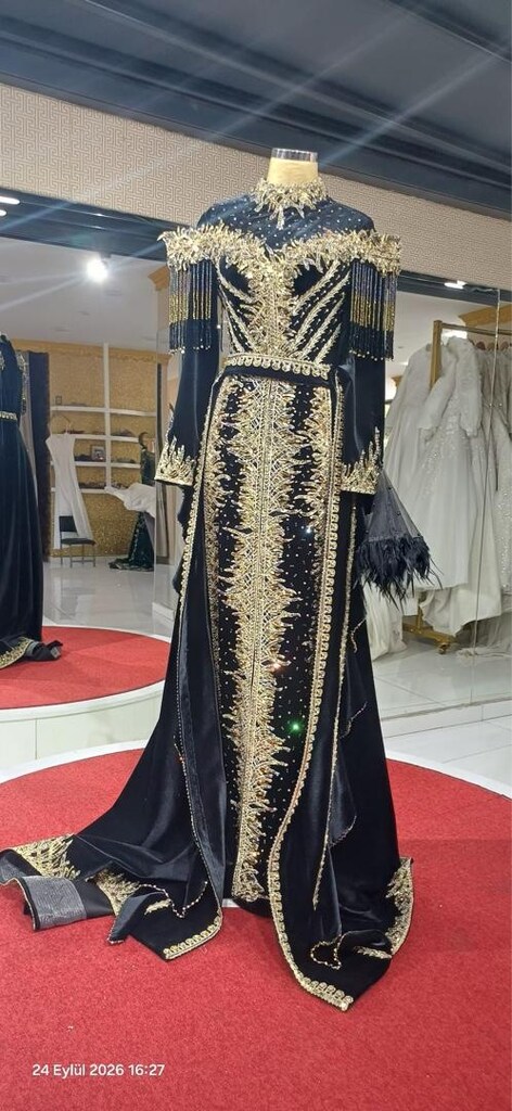 SİYAH BALIK DE MONTE KUYRUKLU KAFTAN