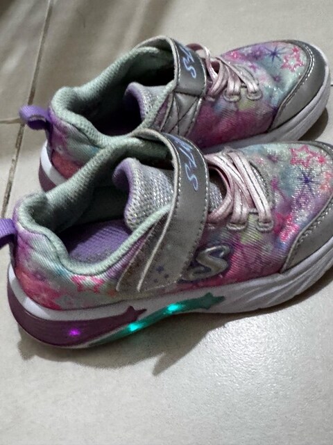 Skechers kız çocuk ışıklı spor ayakkabı yeni gibi
