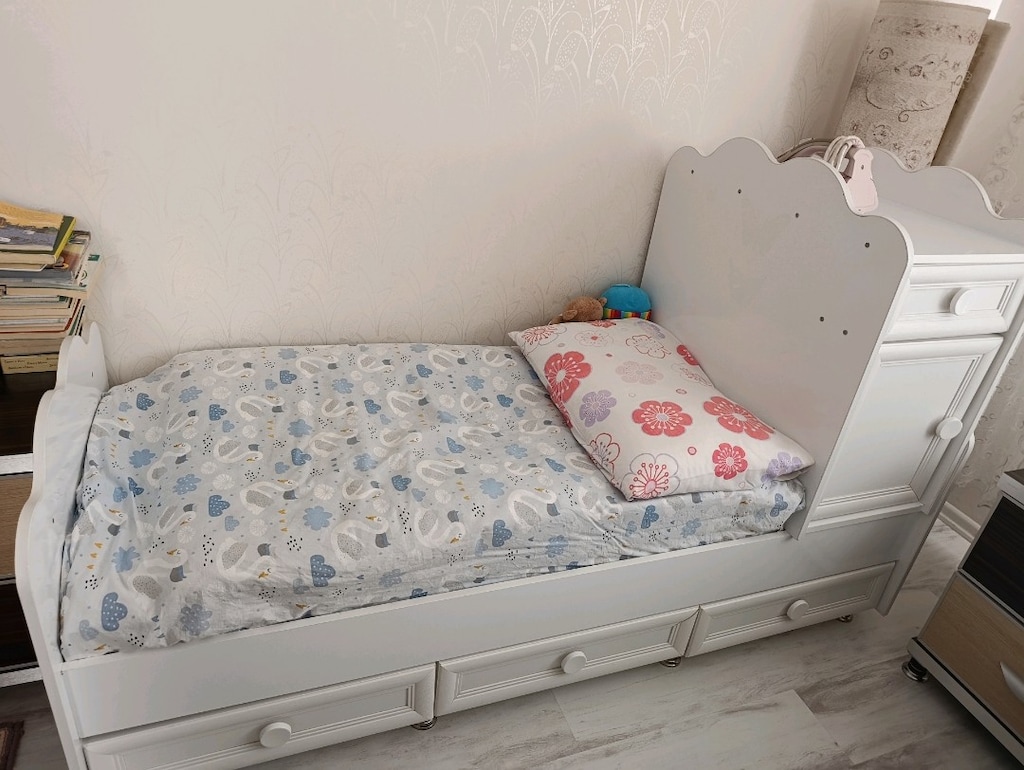 bebek beşiği çalışma masası elbise dolabı - 2