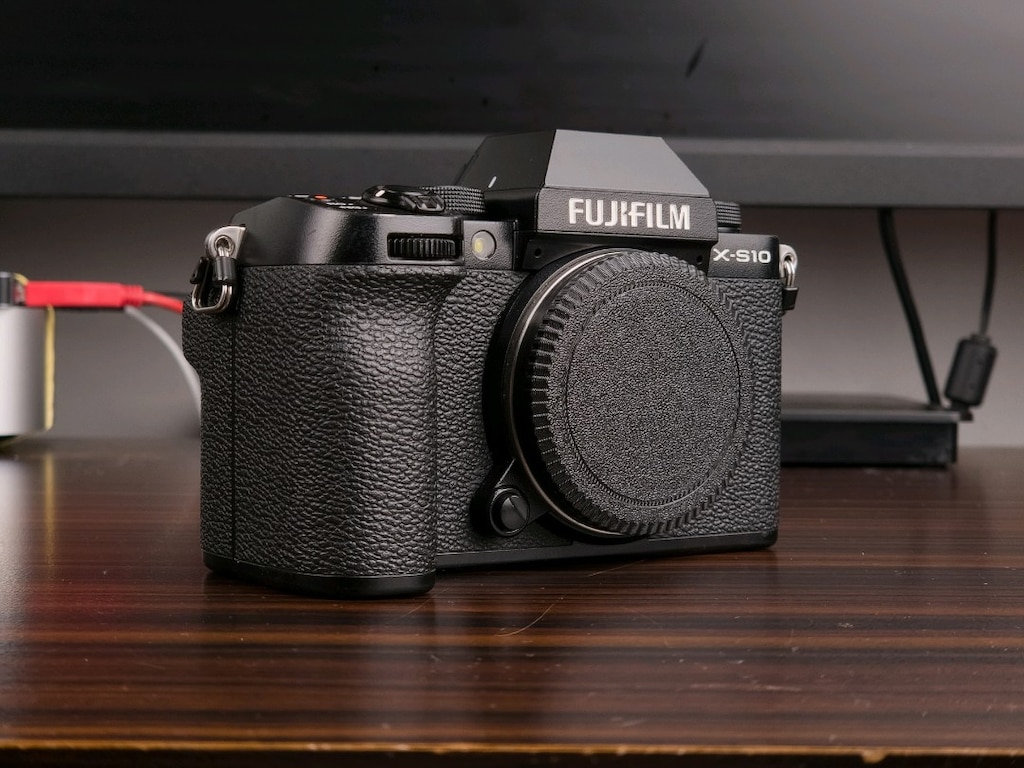 Fujifilm X-S10 Body + 4 batarya + ekstralar - 3