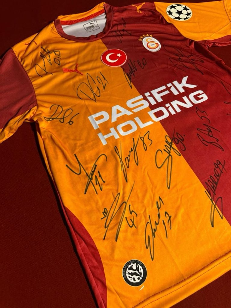 Galatasaray imzalı iç saha Forma - 3