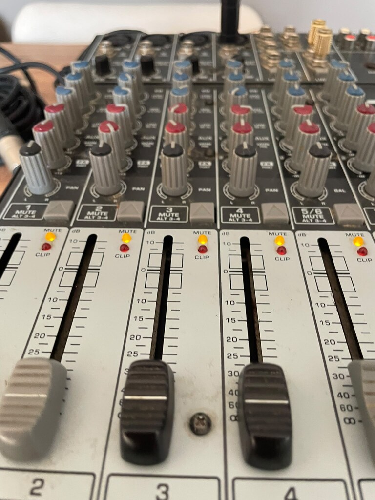 Behringer Xenyx 1204 Analog Mikser - (Bağlantı Kabloları ile beraber) - 3