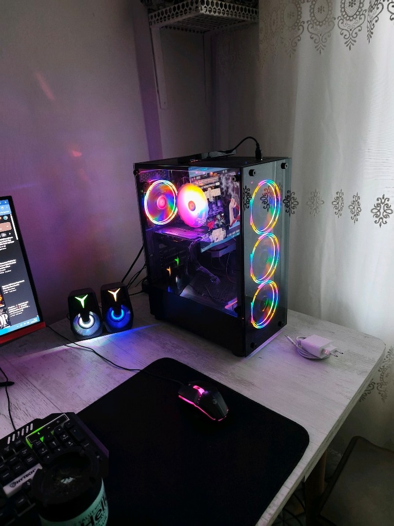 RGB 4 fanlı masaüstü bilgisayar kasası (BOŞ KASA) 120mm - 4