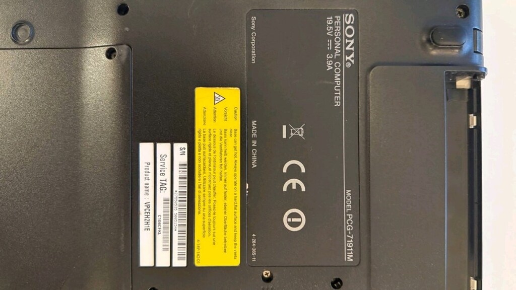 Sony VAIO | Core i3 | 8 GB RAM | 1 TB HDD | 15.6" - 9