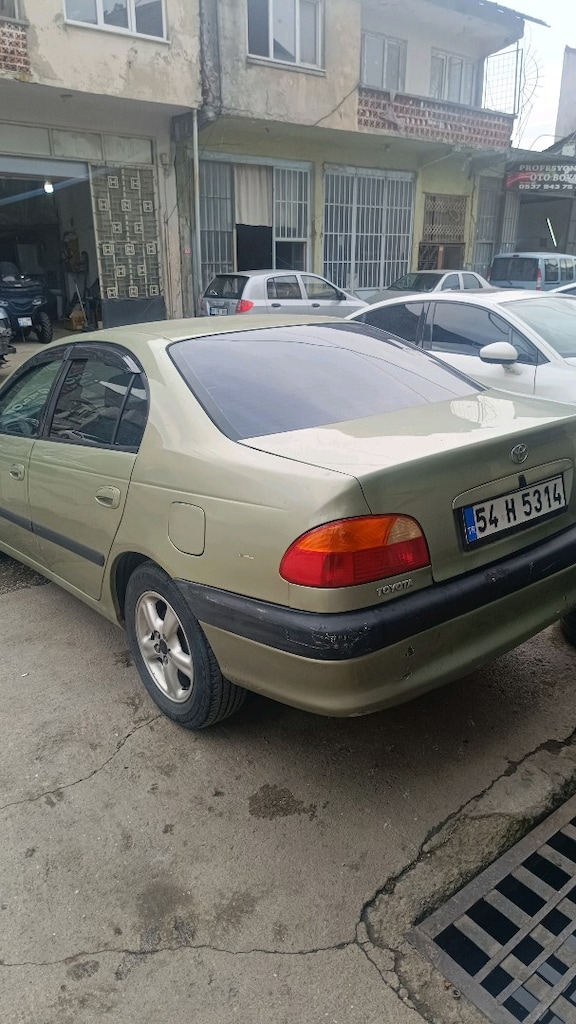 Toyota Avensis - 5