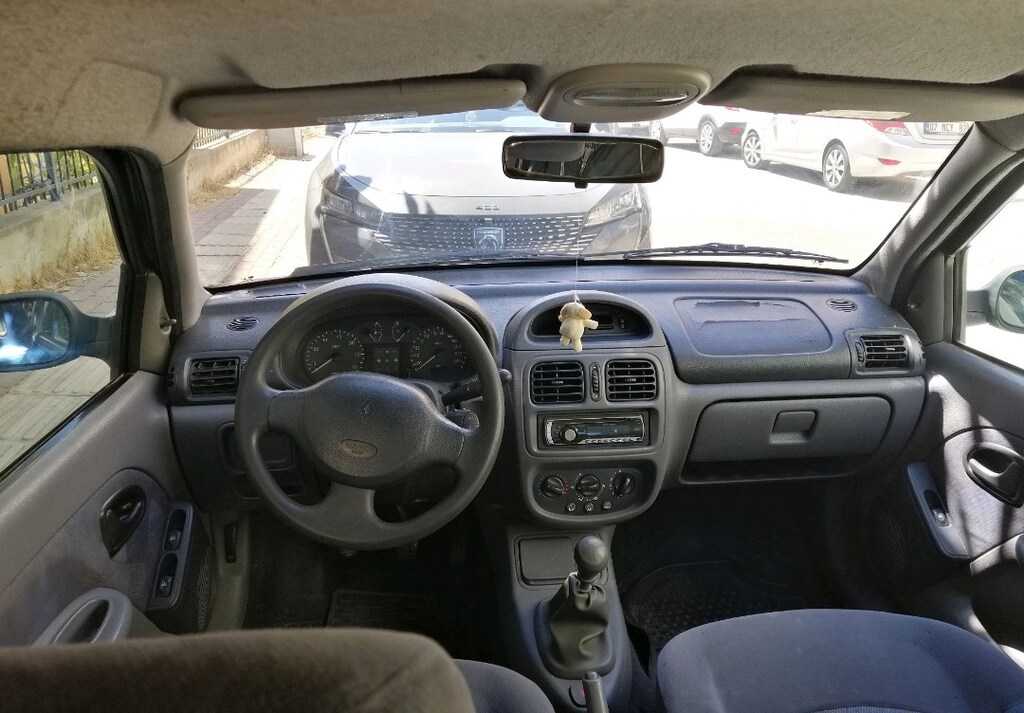 SAHİBİNDEN DÜŞÜK KİLOMETRELİ DEĞİŞENSİZ KLİMALI RENAULT clio 2 1.4 RTA - 10