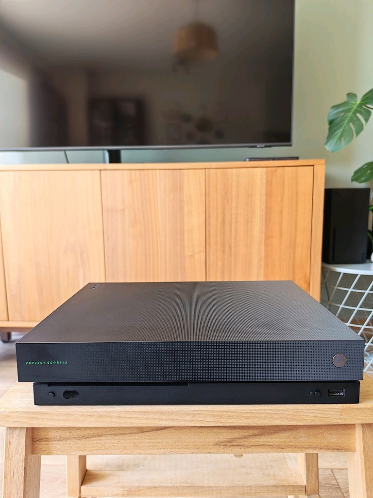 XBOX ONE X 1TB PROJECT SCORPIO EDITION - 2