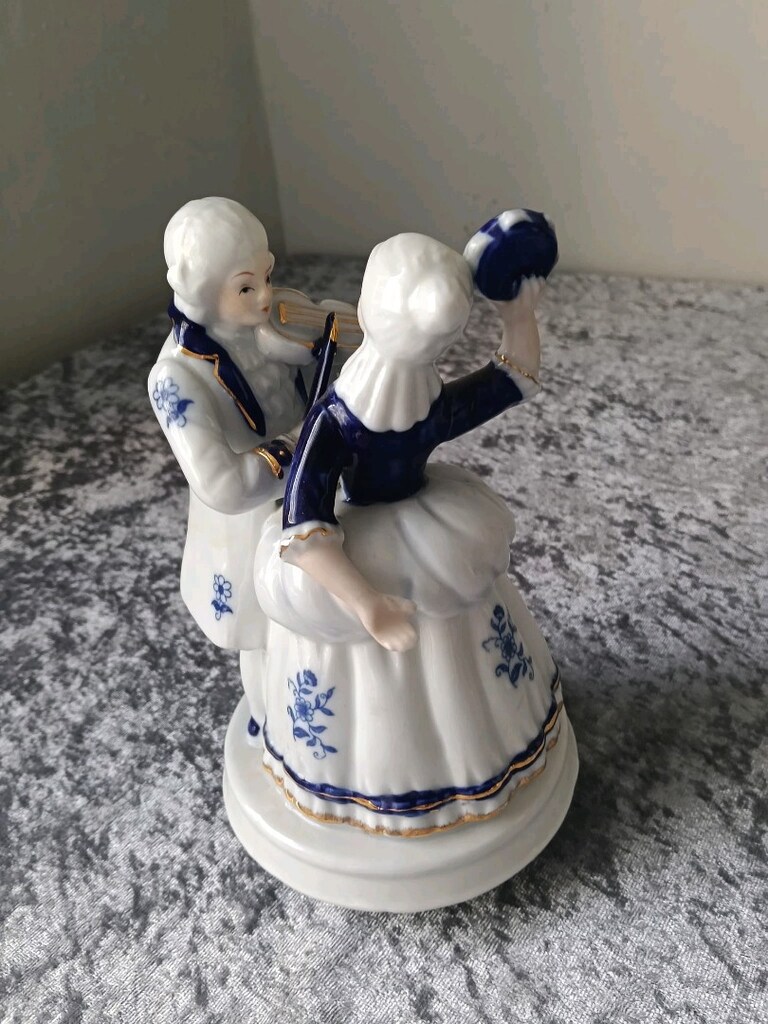 Vintage porselen müzikli dönen biblo - 2