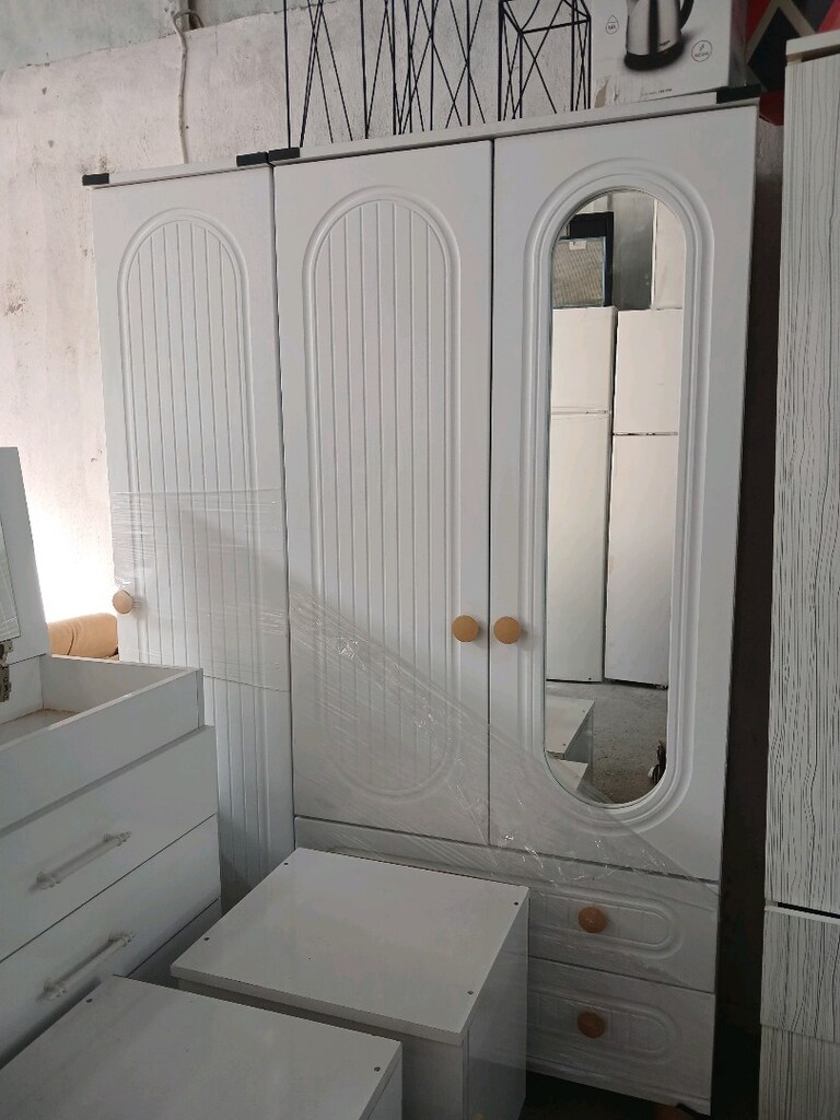 SIFIR BOHEM YATAK ODASI TAKIMI – 3 KAPILI DOLAP + ŞİFONYER + KOMODİN + - 3