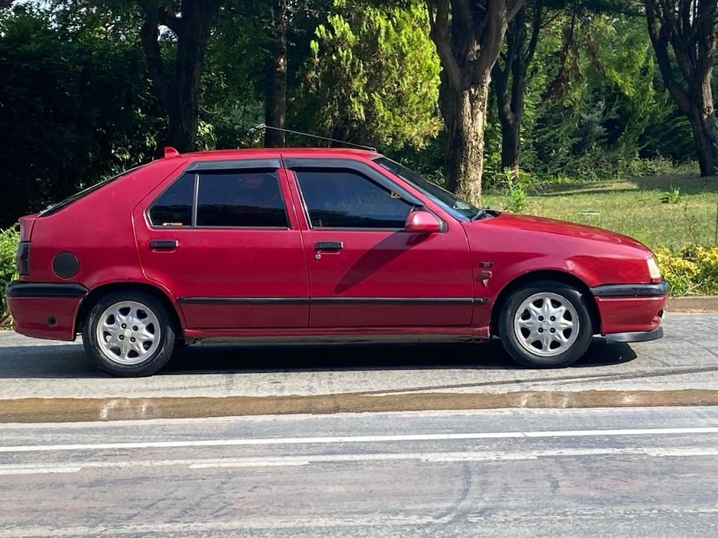 1.6 karbüratörlü Renault Europa - 17