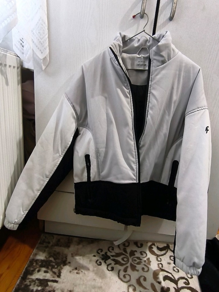 DeFacto Fit S Beden Çift Renk Dik Yaka şişme Spor Mont / Ceket - 4