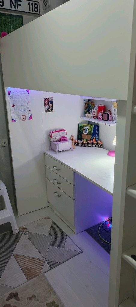 ikea smastad ranza masalı dolaplı - 3