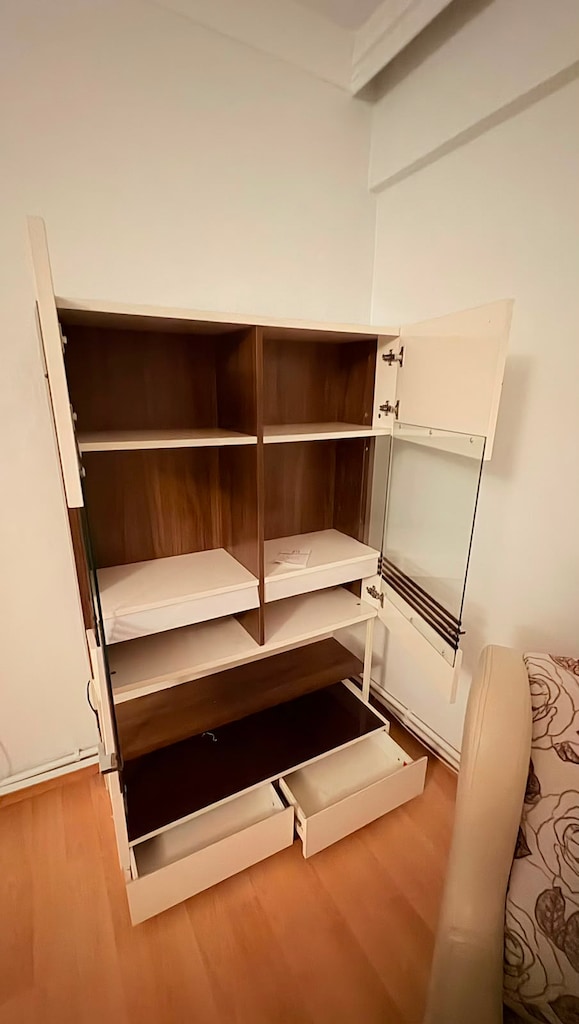Istikbal Markalı Vitrin Dolabı - 2