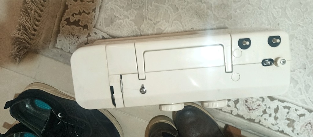 Janome Ev Tipi Dikiş ve Piko Makinesi (Pedallı, Az Kullanılmış) - 4