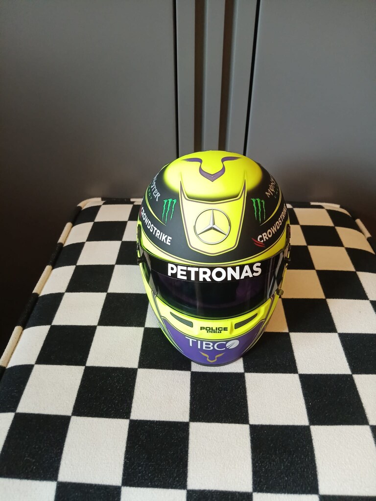 Hamilton 2022 Sezon Kaskı Mercedes Formula 1 F1 1:2 Model Kask
