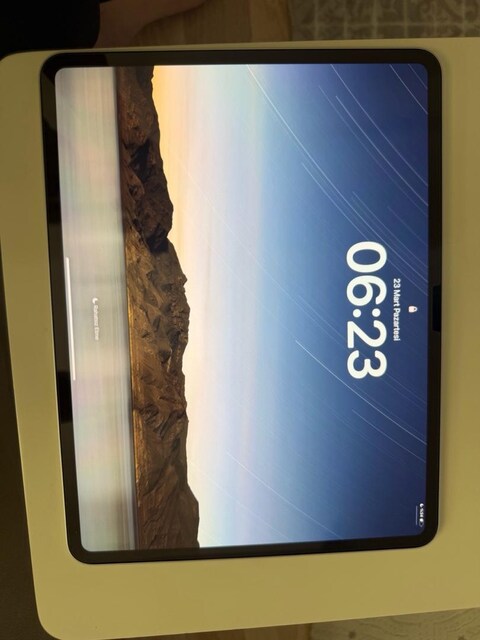 İPad Pro 13 inç 256 Gb gümüş M4 işlemci