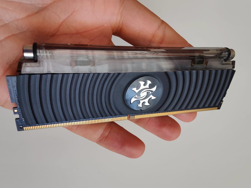 XPG 8 GB RGB DDR4 RAM - 6