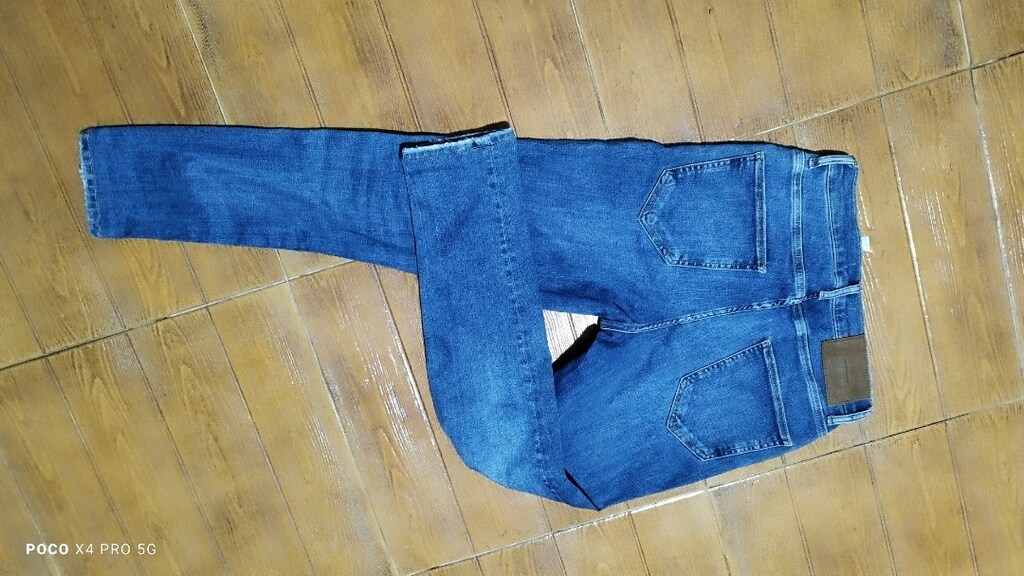 #Zara orijinal Likralı jeans pantolon. Bacakta kusur Eni çekilince 40 - 4