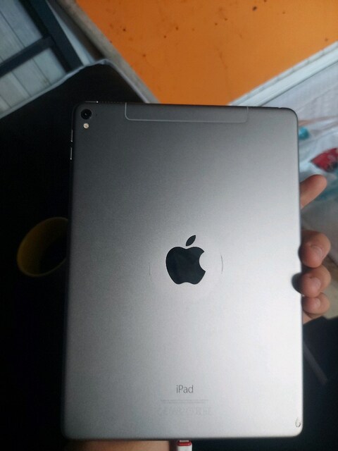 iPad pro 128gb + sim