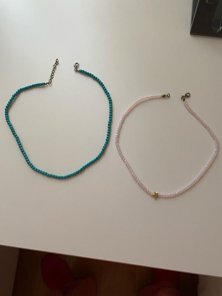 Pembe ve Mavi Boncuk Kolyeler