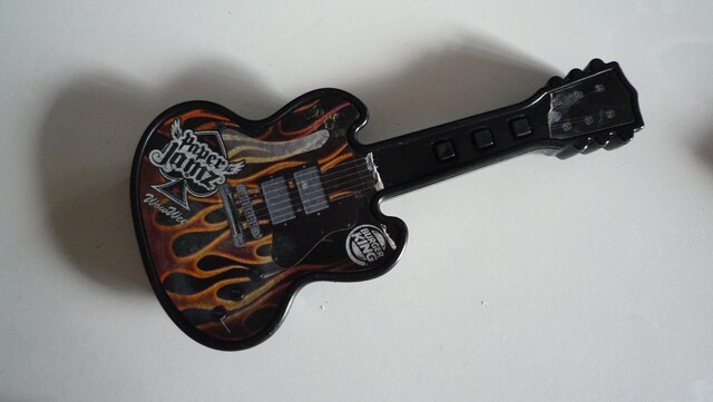 Pilli Oyuncak Gitar