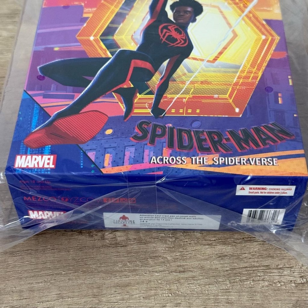 Mezco One:12 Spider-Man Miles Morales - 2