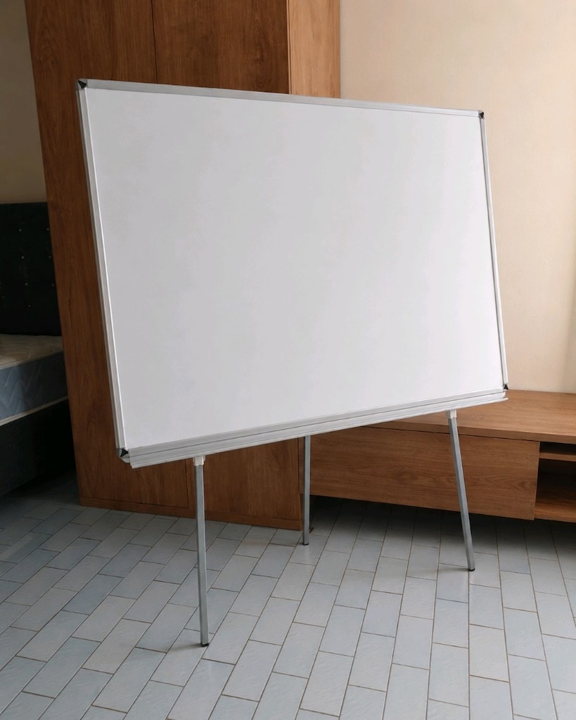 Ayaklı Büyük Boy Yazı Tahtası 170×120 cm – Az Kullanılmış