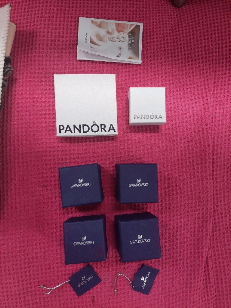 Pandora takı kutusu. Swarovski takı kutusu. Adet fiyatıdır
