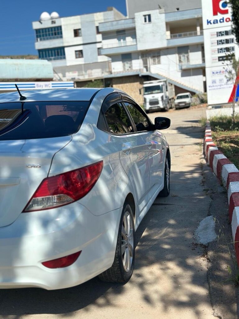 Hyundai Accent blue - 6