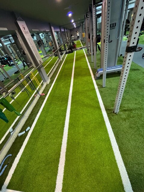 fitness salonu kauçuk ve çim ( ay kullanıldı ayakkabısız )