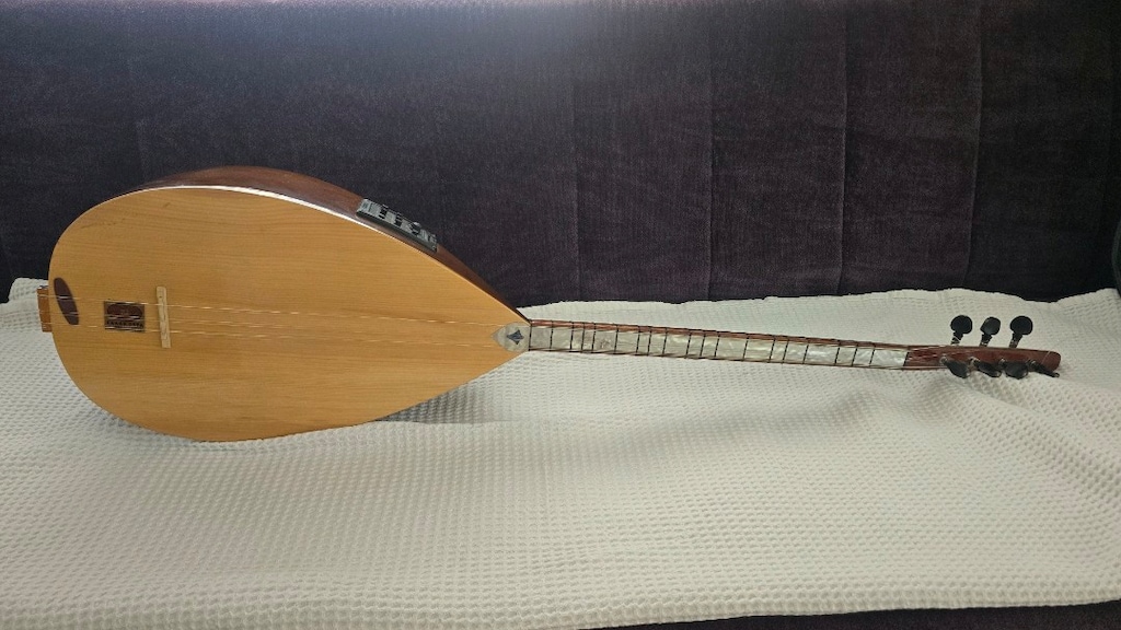 Güzel tınılı bağlama,saz - 2