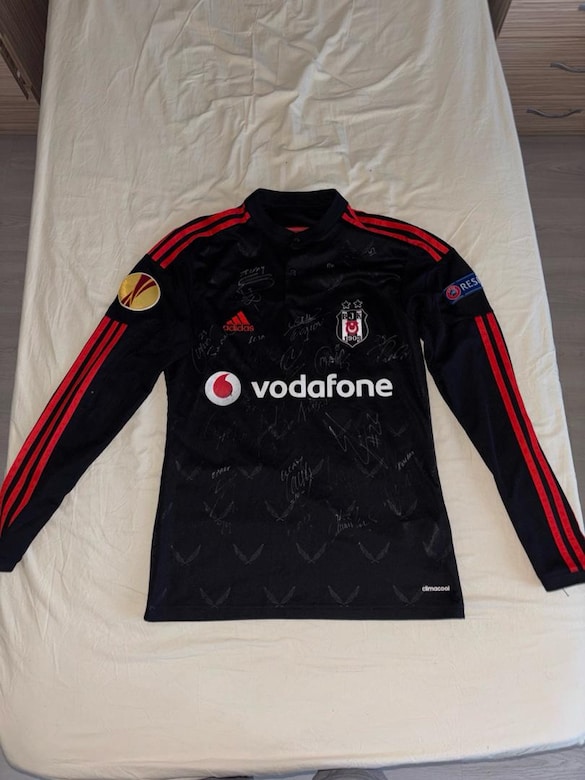 İmzali Orjinal Beşiktaş forması - 9