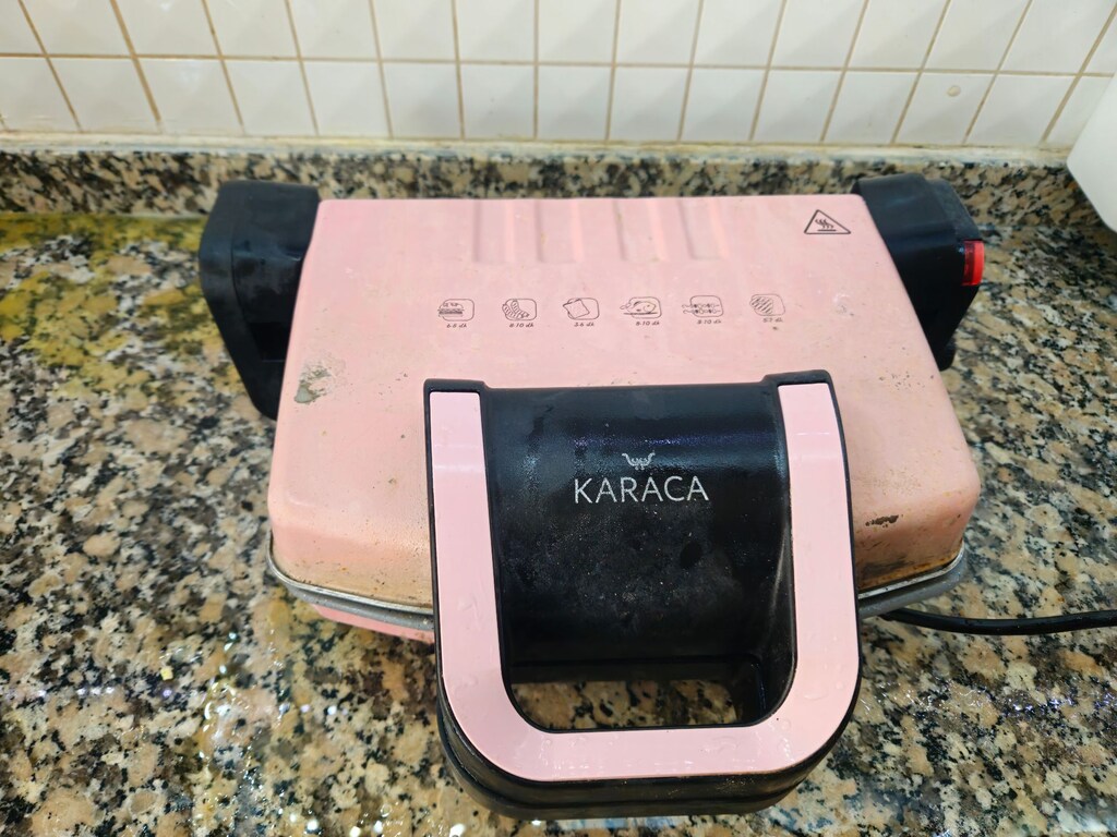 Karaca Future Tost Makinesi Pembe 1800 W - 2