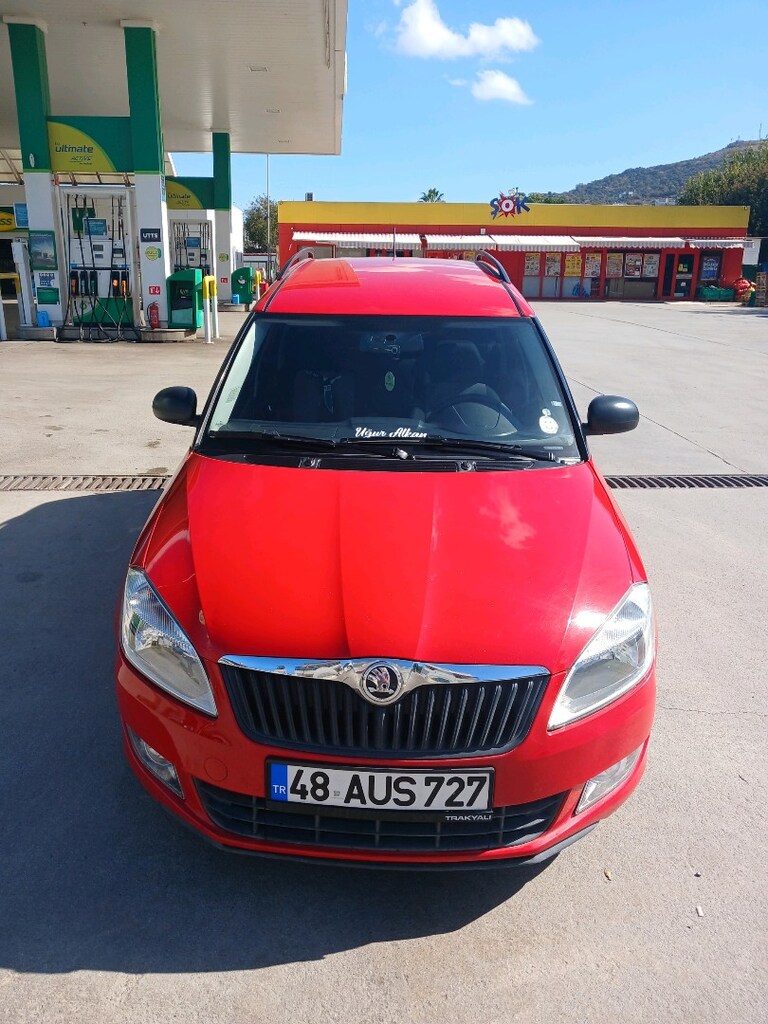 DİKKAT ÇEKMEK İSTEYENE 1.6 TDI ROOMSTER - 2